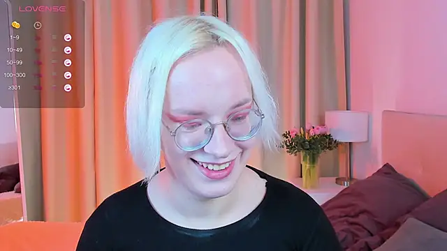 Snapshot of Amanda_Brow chatting on 03/11/25, 09:13 Amanda Brow online show from 03/11/25, 09:13