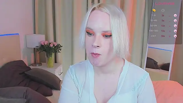 Snapshot of Amanda_Brow chatting on 03/20/25, 10:10 Amanda Brow online show from 03/20/25, 10:10