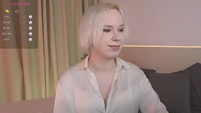 Snapshot of Amanda_Brow chatting on 03/22/25, 06:22 Amanda Brow online show from 03/22/25, 06:22