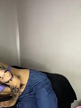 Snapshot of _Luuna chatting on 03/15/25, 09:05 Luuna online show from 03/15/25, 09:05