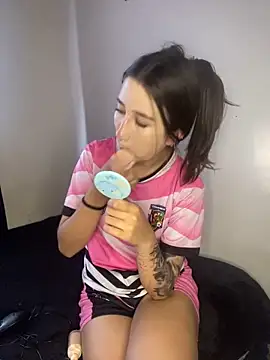 Snapshot of _Luuna chatting on 03/22/25, 06:25 Luuna online show from 03/22/25, 06:25