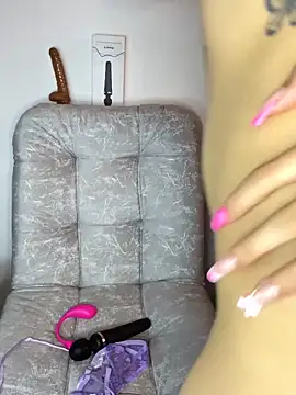 Snapshot of _Luuna chatting on 11/13/25, 03:55 Luuna online show from 11/13/25, 03:55