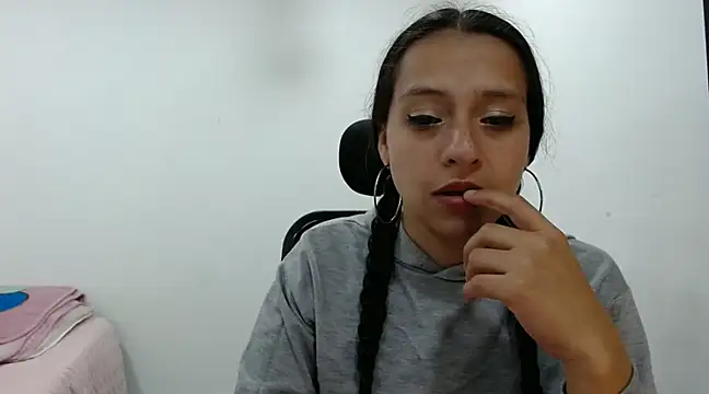Snapshot of loren3124 chatting on 12/12/24, 04:15 loren3124 online show from 12/12/24, 04:15