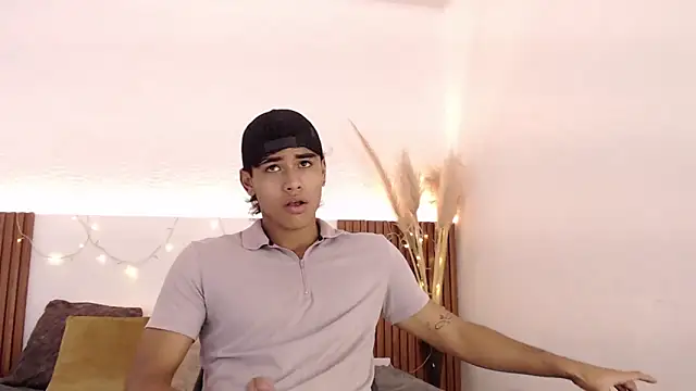 Snapshot of zander_2120 chatting on 12/31/24, 01:52 zander 2120 online show from 12/31/24, 01:52