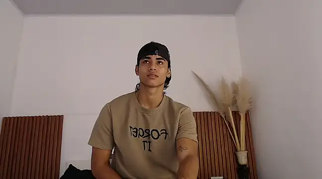 Snapshot of zander_2120 chatting on 01/16/25, 01:36 zander 2120 online show from 01/16/25, 01:36