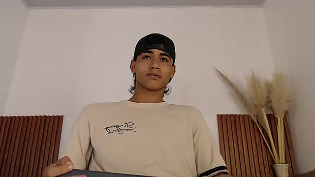 Snapshot of zander_2120 chatting on 01/24/25, 03:45 zander 2120 online show from 01/24/25, 03:45