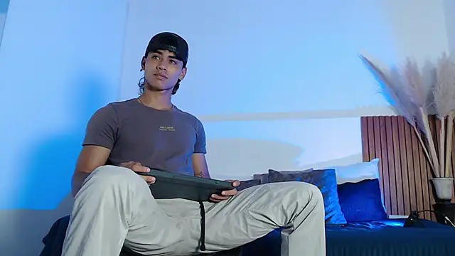 Snapshot of zander_2120 chatting on 01/25/25, 05:19 zander 2120 online show from 01/25/25, 05:19