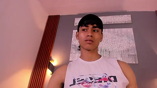 Snapshot of zander_2120 chatting on 02/12/25, 01:16 zander 2120 online show from 02/12/25, 01:16