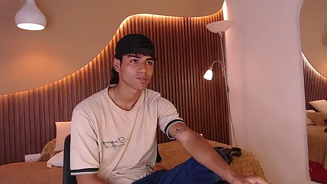 Snapshot of zander_2120 chatting on 02/25/25, 08:19 zander 2120 online show from 02/25/25, 08:19