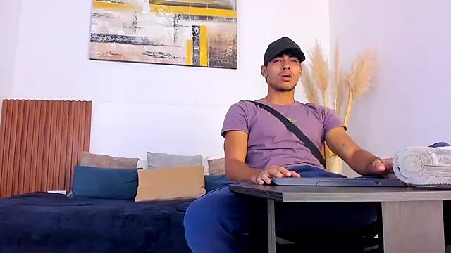 Snapshot of zander_2120 chatting on 09/19/25, 01:56 zander 2120 online show from 09/19/25, 01:56