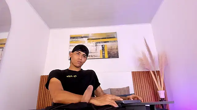 Snapshot of zander_2120 chatting on 11/12/25, 01:11 zander 2120 online show from 11/12/25, 01:11