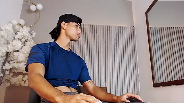 Snapshot of zander_2120 chatting on 11/29/25, 12:46 zander 2120 online show from 11/29/25, 12:46