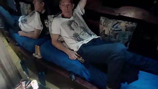 Snapshot of laye19 chatting on 11/06/25, 01:17 laye19 online show from 11/06/25, 01:17