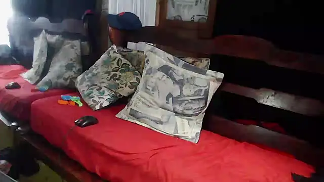 Snapshot of laye19 chatting on 11/11/25, 09:04 laye19 online show from 11/11/25, 09:04