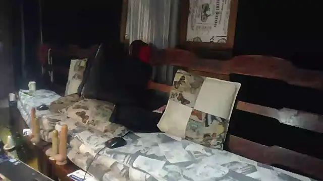 Snapshot of laye19 chatting on 11/16/25, 11:10 laye19 online show from 11/16/25, 11:10