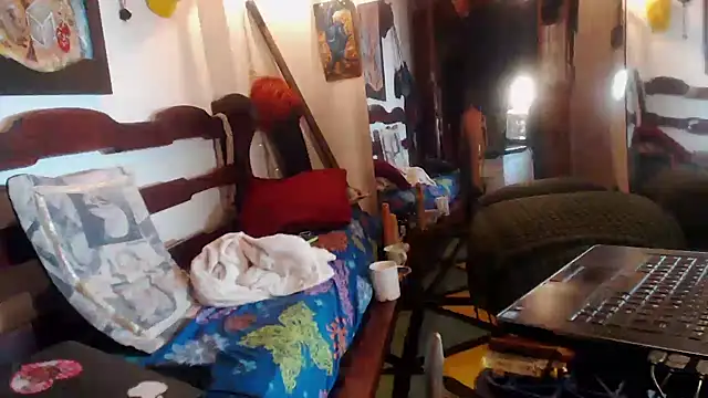 Snapshot of laye19 chatting on 12/03/25, 02:08 laye19 online show from 12/03/25, 02:08