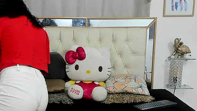 Snapshot of camila_sex_latina chatting on 02/01/25, 02:47 camila sex latina online show from 02/01/25, 02:47