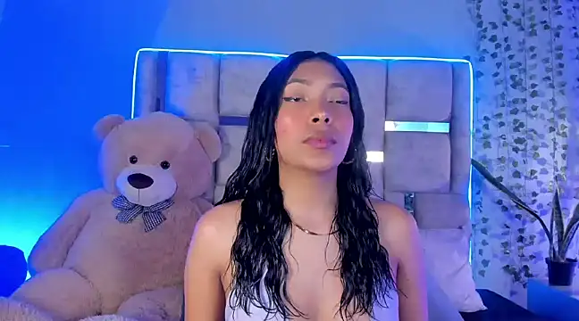 KarolRojas  online show from 02/04/25, 03:22