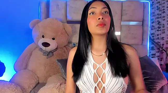 KarolRojas  online show from 02/11/25, 03:29