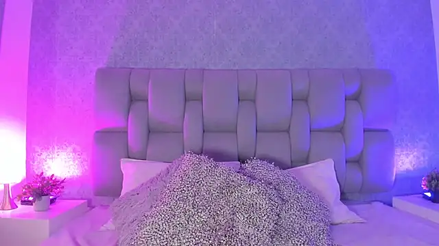 KarolRojas  online show from 10/03/25, 03:47