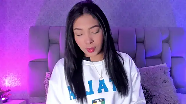 KarolRojas  online show from 10/06/25, 03:37