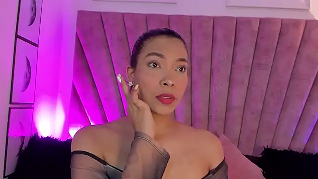 KarolRojas  online show from 10/24/25, 03:25