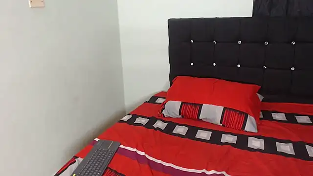 Snapshot of caroline_steven05 chatting on 11/04/25, 05:17 caroline steven05 online show from 11/04/25, 05:17