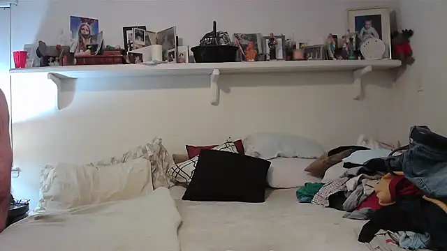 Snapshot of Hand69someguy chatting on 11/23/25, 12:54 Hand69someguy online show from 11/23/25, 12:54