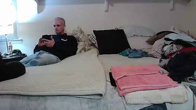 Snapshot of Hand69someguy chatting on 11/24/25, 09:03 Hand69someguy online show from 11/24/25, 09:03