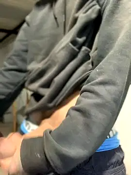 Snapshot of 27powercm chatting on 11/30/25, 06:17 27powercm online show from 11/30/25, 06:17