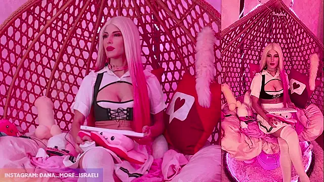 Snapshot of dana_more chatting on 11/18/25, 09:36 dana more online show from 11/18/25, 09:36