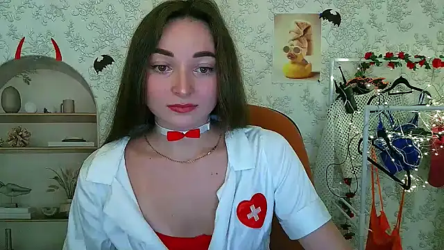  Barbie Kiss  online show from 10/31/25, 03:46