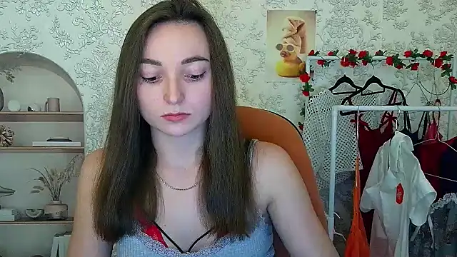  Barbie Kiss  online show from 11/14/25, 06:28