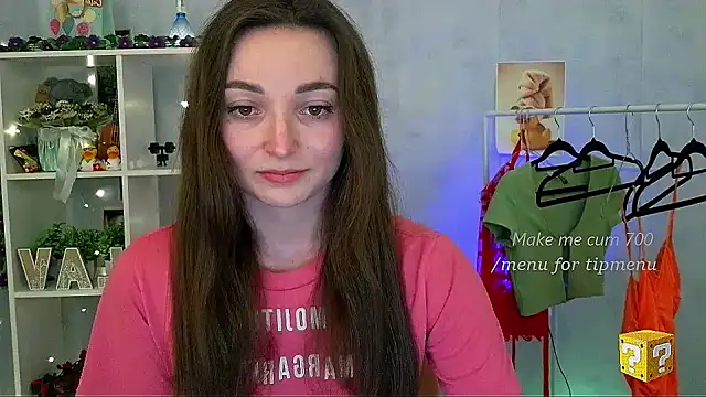  Barbie Kiss  online show from 04/13/26, 01:05