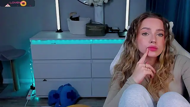 YaraKroft  online show from 02/07/26, 08:01