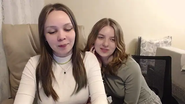 Snapshot of Emi1y_Angel11 chatting on 01/28/25, 04:30 Emi1y Angel11 online show from 01/28/25, 04:30