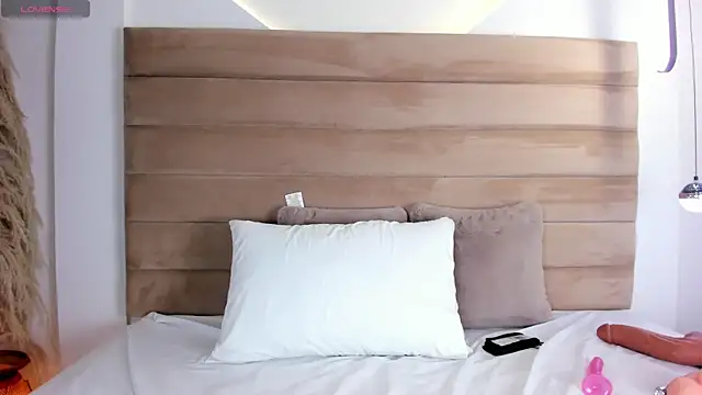 IsabellaJonns online show from 01/12/25, 07:21