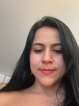 CoralineKam1 online show from 02/06/25, 10:43