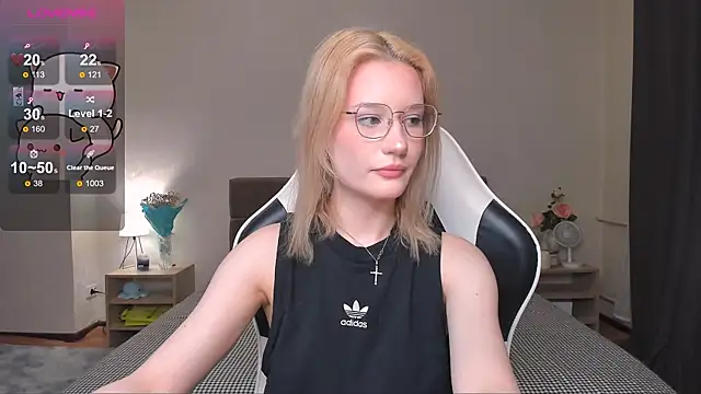 Snapshot of DearLia chatting on 12/21/24, 04:19 DearLia online show from 12/21/24, 04:19