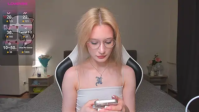 Snapshot of DearLia chatting on 12/22/24, 04:39 DearLia online show from 12/22/24, 04:39