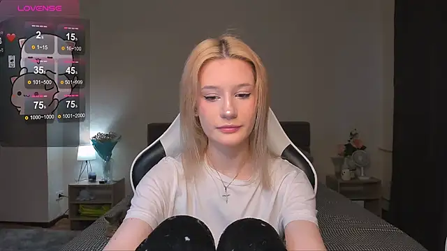 Snapshot of DearLia chatting on 12/26/24, 05:26 DearLia online show from 12/26/24, 05:26