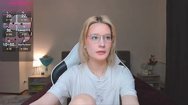 Snapshot of DearLia chatting on 01/10/25, 09:42 DearLia online show from 01/10/25, 09:42