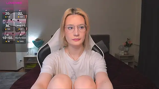 Snapshot of DearLia chatting on 01/11/25, 06:33 DearLia online show from 01/11/25, 06:33