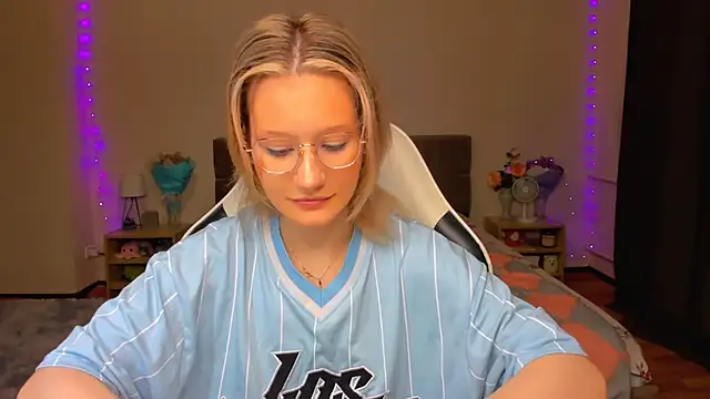 Snapshot of DearLia chatting on 09/10/25, 08:42 DearLia online show from 09/10/25, 08:42