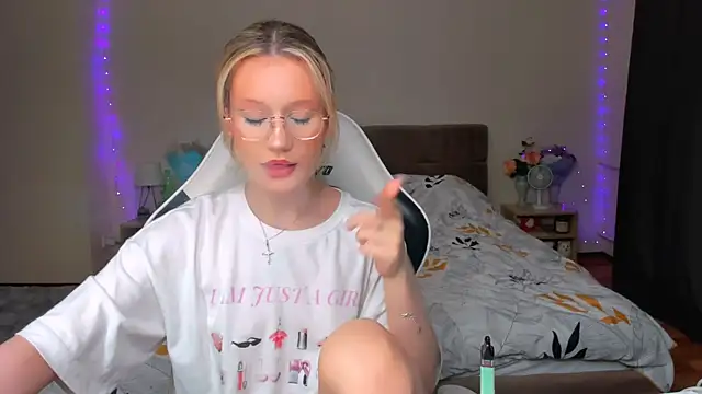 Snapshot of DearLia chatting on 09/25/25, 08:12 DearLia online show from 09/25/25, 08:12