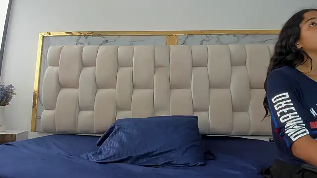 Hanna lens online show from 03/25/26, 05:52