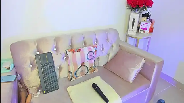 alanavega11 online show from 09/10/25, 01:11