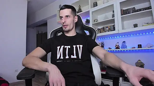 Snapshot of ToddClaytonn chatting on 01/06/25, 11:42 ToddClaytonn online show from 01/06/25, 11:42