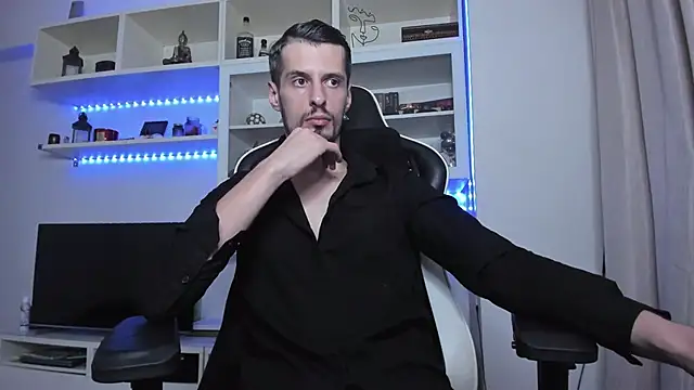 Snapshot of ToddClaytonn chatting on 10/14/25, 10:43 ToddClaytonn online show from 10/14/25, 10:43