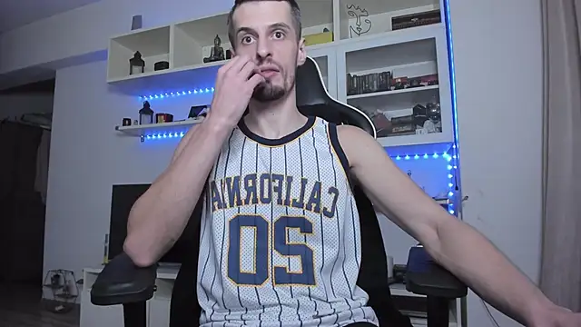 Snapshot of ToddClaytonn chatting on 11/17/25, 06:30 ToddClaytonn online show from 11/17/25, 06:30